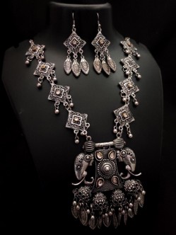 Rhinestone-oxidized-jewelry-AKNTTON56